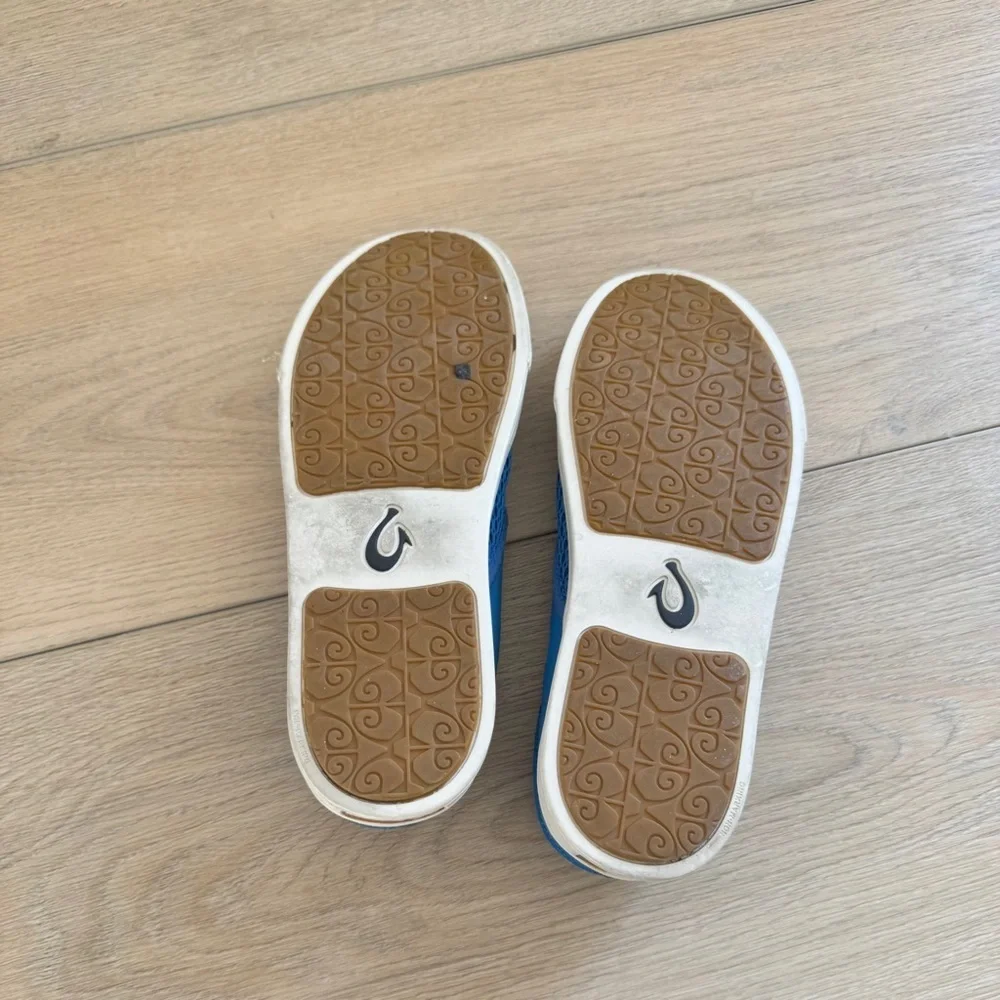 Olukai pehuea slip on sneakers